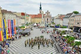 Unbedingt im vorhinein erkundigen, wie viele. 40 Jahre Partnerschaft Stadt Und Militarkommando No Feiern St Polten