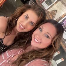 2 years ago I moved from LA to Nashville, and I can say without a doubt  that it was literally the best decision of my entire life. Not only is  @justinedivannabeauty thriving,