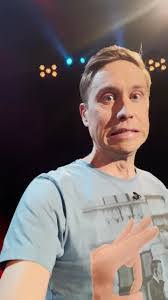 Howard Stamp's Instagram, Twitter & Facebook