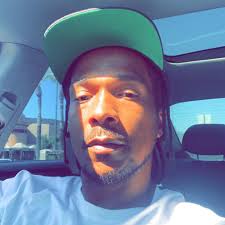 I swear I'm pushing you out of the picture😂 @itsgreat2bme Every shoot was  amazing with @erikayrosephoto ❤️ #WTB