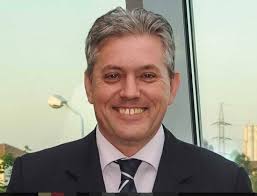 Feriți-vă De șarlatani!