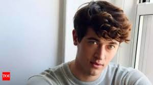 Chris Pine's directorial debut 'Poolman' adds Ariana DeBose and Jennifer  Jason Leigh to cast