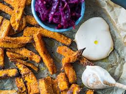 Pommes Mit Mayo Oder Aber Wurzig Frische Susskartoffel Frites Mit Veganer Aquafaba Mayonnaise More Is Now In 2020 Lebensmittel Essen Susskartoffel Aquafaba