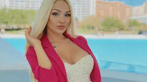 2009 machte sie ihr abitur. Georgina Henrik Elena Co Bei Promis Unter Palmen Promiflash De