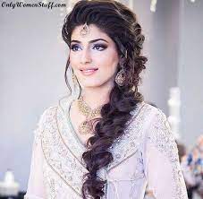 Top 15 Hairstyles For Sarees Pictures For All Types Of Face Engagement Hairstyles Indian Bridal Hairstyles Traditional Hairstyle