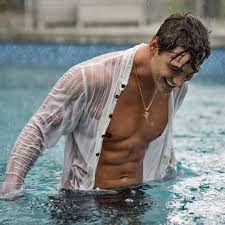 Ya Lyublyu Foto Na Kotoryh Zapechatleny Zhivye Emocii Oni Mozhet I Bez Prichyosok Krasivyh Bez Poz Kozyrnyh No Oni Peredayut To Radi Chego I In 2021 Guys Eurovision Singer