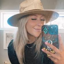 Savannah Arnold's Instagram, Twitter & Facebook