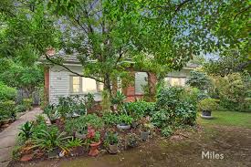 Would be so nice going into a master bath or den. Sold House 208 Waterdale Road Ivanhoe Vic 3079 Dec 8 2020 Homely