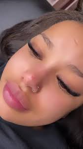 Ladiessss 💗 here comes the difficult client (ME) 😂 I have some bad  allergies sometimes and most techs I try it often leads to my lashes  falling off within a week or less due to the glue used. I have ...