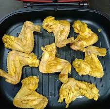 238.sayap ayam pedas manis (masak magiccom) sayap ayam (potong jadi dua) • tomat unt garnish • seledri unt garnish • jeruk nipis (untuk rendam) • bawang merah cincang (me, parut) • bawang putih cincang (me, parut) • jinten sangrai halus • garam halus. Resep Sayap Ayam Bakar Bumbu Kuning Enak Dan Sederhana Resep Sayap Ayam Ayam Resep