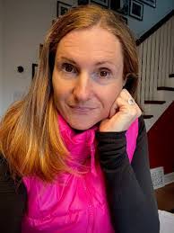 Leslie Whalen's Instagram, Twitter & Facebook