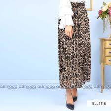 Cepsiz Ve Dugmesiz Model Olan Leopar Desenli Etek Pliseli Stile Sahiptir Etegin Beli Lastikli Olmakla Birlikte Orgulu Ip Detayina Sahiptir Etek Stil Trendler