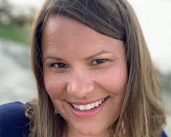 Karen Thrush's Instagram, Twitter & Facebook