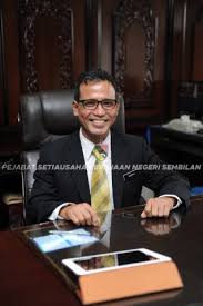 Menteri besar negeri sembilan (pemerbadanan) d/a pejabat kewangan negeri, tingkat 5, blok b, wisma negeri, 70503 seremban, negeri sembilan dk. Portal Rasmi Kerajaan Negeri Sembilan Portal Rasmi Kerajaan Negeri Sembilan Majlis Angkat Sumpah Yb Setiausaha Kerajaan Negeri Dan Pegawai Kewangan Negeri