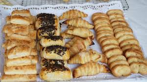 La masa de hojaldre es un increíble ensamblaje compuesto de finas capas de mantequilla panadería recetas para los niños cocina del mundo recetas clásicas de la cocina francesa la masa de hojaldre está ahora lista para ser utilizada, córtela en tres trozos de alrededor de 300g. Bandeja De Hojaldres Recetas Faciles Y Rapidas Youtube