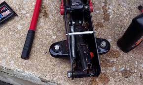 The hydraulic floor jacks use compression of fluids to generate power. How To Fill A Hydraulic Floor Jack With Oil Vehicle Jacks