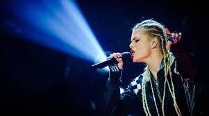 De zangeres verzorgt met een speciaal voor het evenement geschreven nummer de. Dagblad010 Ook Davina Michelle Treedt Op Tijdens Het Songfestival