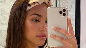 I wasn't sure what to expect from the actual performance as i am a grown woman and her target audience is teenage girls. Madison Beer Makeup Routine Every Step Plus Products She Swears By