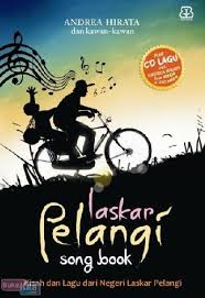 Ini adalah kisah heroik kenangan 11 anak belitong yang tergabung dalam laskar pelangi: Laskar Pelangi Song Book Kisah Dan Lagu Dari Negeri Laskar Pelangi