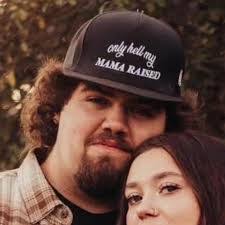 Amber Peppers's Instagram, Twitter & Facebook