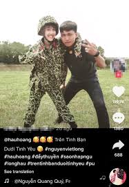 Bà sinh ra và lớn lên tại gò công, tiền giang nhưng sống và học tập tại sài gòn từ nhỏ. MÅ©i TrÆ°á»Ÿng Long Ä'Äƒng áº£nh Háº­u Hoang Choang Vai
