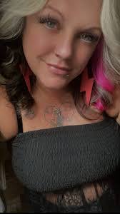 Tracy Atwell's Instagram, Twitter & Facebook