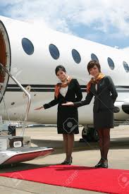 プライベート ジェットで立っている客室乗務員の写真素材・画像素材 Image 26386199