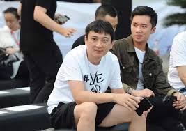 #showlo shares lengthy 520 post recounting his relationship with #gracechow. çŽ‹æ€èªä¸æˆ´å£ç½©çŽ°èº«æ—¥æœ¬è¡—å¤´è¢«å¶é‡ç½'å‹æ­ç§˜ä»–çœŸå®žèº«é«˜ å¤§åŽåºœç½'