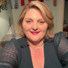 Hi, does anyone know of a window cleaner that still uses a ladder? Need  windows