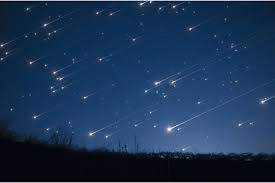 V těchto dnech stoupá aktivita oblíbeného meteorického roje perseidy. Perseidy Kiedy Ogladac W 2021 Roku Gdzie Ogladac Spadajace Gwiazdy Na Nocnym Niebie Scroll