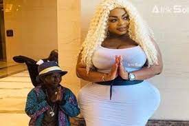 Mariage d'eudoxie yao et grand p: Grand P Sort Le Grand Jeu Et Demande La Main De Eudoxie Yao