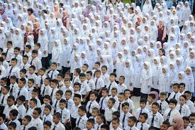 About half of the population in malaysia are comprised of malays, along with large minorities of malaysian chinese. Over 8 000 Pupils In Sabah Will Benefit From Free Breakfast Programme Says State Education Director Malaysia Malay Mail