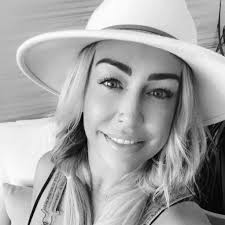 What are some recommendations for coffee shops, restaurants, and  dog-friendly parks in Leander, Texas?