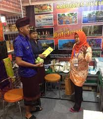 Wanita yang memiliki ilmu yang tinggi ini berjaya mendirikan pelbagai perniagaan. Artikel Pemuda Sebagai Masa Depan Bangsa Di Bidang Pembangunan Daerah