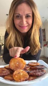 These apple fritter slices by Anna Gass are crispy and truly make your fall  apples the star! 🍎😍 #Apples #AppleFritter #FriedApples #FallRecipes