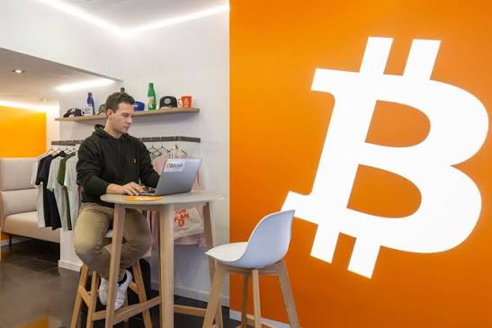 BitBase: The First Phygital Exchange and Bitcoin ATM Brand from Spain | GENERAL BYTES