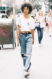 Here S How To Wear A Comfy Giant T Shirt And Still Look Stylish Seriously Denim Trends Fashion Week Outfit Cute Summer Outfits