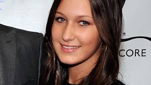 Gigi's younger siblings are also known for their model work. Bella Hadid Streitet Beauty Ops Ab Ihre Fans Finden Das Gar Nicht Cool