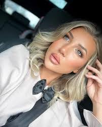 Keri Buckley's Instagram, Twitter & Facebook