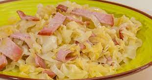 6/ dans les assiettes préchauffées, dresser 4 tranches de choux raves sur le bord arrosées d'un filet de beurre de cuisson, puis ajouter un filet de velours balsamique puis une pluche de pimprenelle et une pincée. Chou De Printemps Au Bacon Recette Par Kilometre 0 Recette De Plat Choux Recette Chou