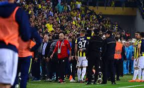 Kafası yarılan fenerbahçe i̇dari menajeri hasan çetinkaya. Derbi Karisti Senol Gunes In Kafasi Yarildi