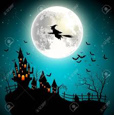 La lune, astre lumineux et mystérieux, paraît souvent très proche de la terre, et donc, facile à attraper. Halloween Fond Avec Le Vol Sorciere Sur La Pleine Lune Banque D Images Et Photos Libres De Droits Image 61902232