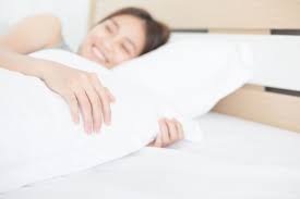 Penataan bantal dan guling ini sangat penting untuk mempercantik tampilan tempat tidur. Kenapa Tidak Ada Guling Hotel Halaman All Kompas Com