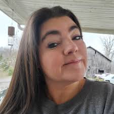 Firefighter helps mom in need at Walgreens