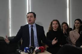 Në kosovë i kemi ndjekur protestat tuaja. Albin Kurti Nga Tirana Erdhi Ora Per Te Larguar Ramen E Thacin
