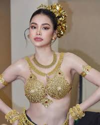 បវរកញ្ញា Engfa ឥតខ្វល់ការរិះគន់ បញ្ចេញ​ឈុតបុរាណសិចស៊ីលើសមុន