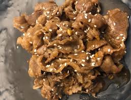 Hidangan ini terdiri dari daging sapi yang diiris tipis lalu diolah dengan saus manis mirip dengan teriyaki. Daging Teriyaki Yoshinoya Teriyaki Chicken Yoshinoya Copycat Omnivore S Cookbook The Ugly Hall Of Frame