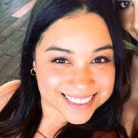 Laura Becht's Instagram, Twitter & Facebook