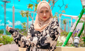 Beruntungnya sule bisa meredam emosi sang istri. Nathalie Holscher Mantan Dj Yang Memutuskan Masuk Islam Highlight Id