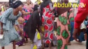 Kalli yan da yan mata suke rawar iskanci. Kunga Wani Sabon Salon Iskancin Da Yan Mata Suke